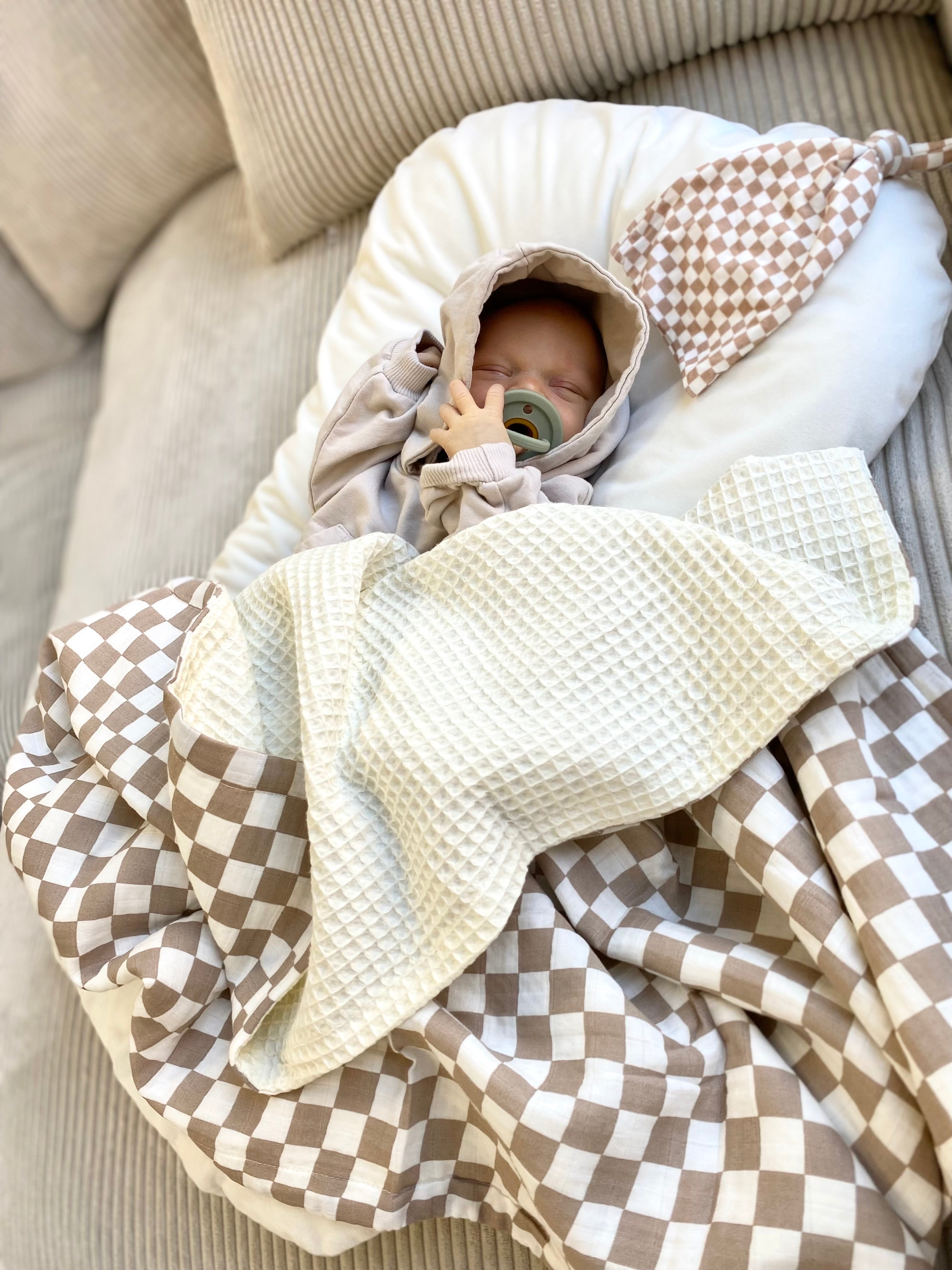 Deluxe Beige Checkered Bed & Bath Gift Bundle