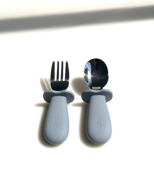 Toddler learning cutlery utensils - Beba Canada